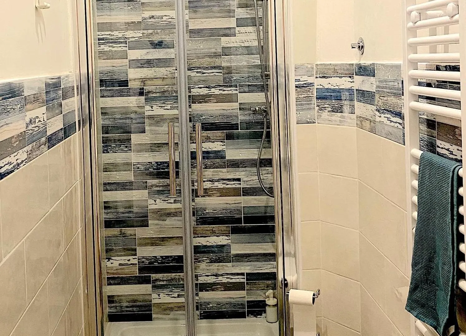 Pratello Republic - Bologna City Center Apartment 0*,  Italia